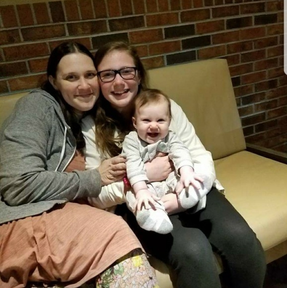 Meet your Posher, Janelle - Picture 3 of 4